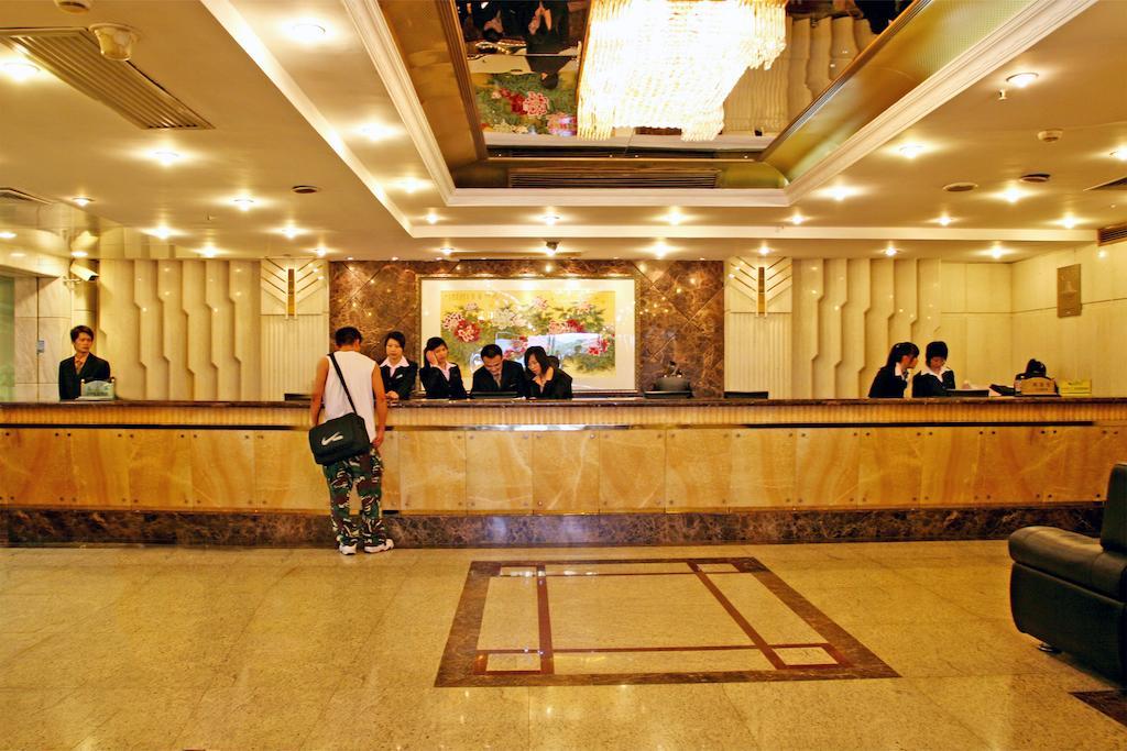 Shenzhen Luohu Railway Station Hotel - West Building Bagian luar foto